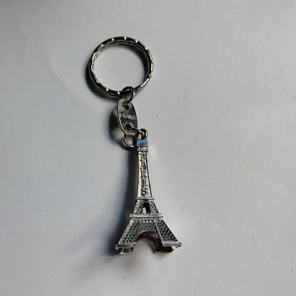 Eiffel Tower Keychain Souvenir Paris France Silver Tone Metal Key Ring